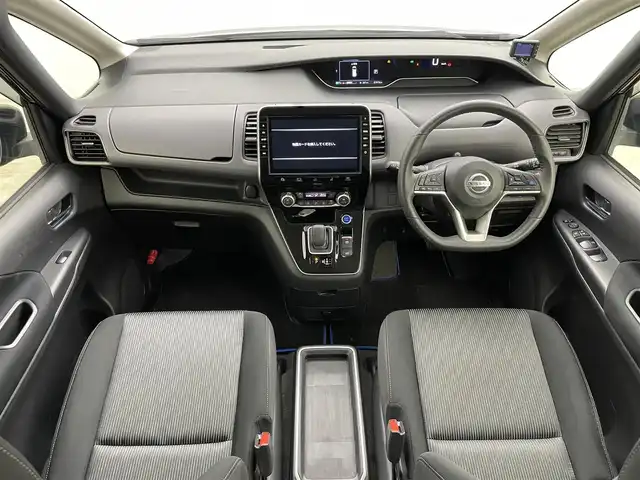 日産 セレナ e－パワー ハイウェイスター V 岡山県 2020(令2)年 6.8万km ダイヤモンドブラック 純正10インチナビ/・FM/AM/Bluetooth/フルセグ/CD/DVD/セーフティパックA/・インテリジェントアラウンドビューモニター/・インテリジェントパーキアシスト/・踏み間違い防止/プロパイロット/コーナーセンサー/エマージェンシーブレーキ/車線逸脱警報/BSM/前後ドライブレコーダー/ビルトインETC/社外レーダー/両側パワースライドドア/オートブレーキホールド/LEDヘッドライト/純正フロアマット/純正16インイアルミ/ドアバイザー