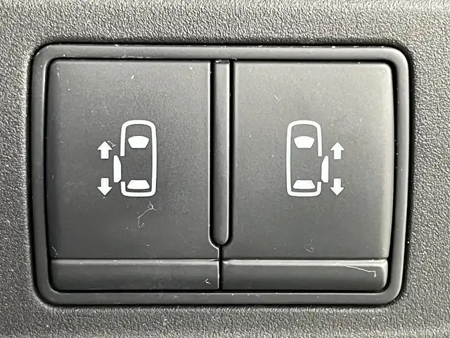 日産 セレナ e－パワー ハイウェイスター V 岡山県 2020(令2)年 6.8万km ダイヤモンドブラック 純正10インチナビ/・FM/AM/Bluetooth/フルセグ/CD/DVD/セーフティパックA/・インテリジェントアラウンドビューモニター/・インテリジェントパーキアシスト/・踏み間違い防止/プロパイロット/コーナーセンサー/エマージェンシーブレーキ/車線逸脱警報/BSM/前後ドライブレコーダー/ビルトインETC/社外レーダー/両側パワースライドドア/オートブレーキホールド/LEDヘッドライト/純正フロアマット/純正16インイアルミ/ドアバイザー
