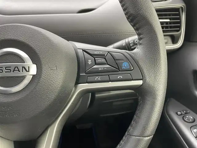 日産 セレナ e－パワー ハイウェイスター V 岡山県 2020(令2)年 6.8万km ダイヤモンドブラック 純正10インチナビ/・FM/AM/Bluetooth/フルセグ/CD/DVD/セーフティパックA/・インテリジェントアラウンドビューモニター/・インテリジェントパーキアシスト/・踏み間違い防止/プロパイロット/コーナーセンサー/エマージェンシーブレーキ/車線逸脱警報/BSM/前後ドライブレコーダー/ビルトインETC/社外レーダー/両側パワースライドドア/オートブレーキホールド/LEDヘッドライト/純正フロアマット/純正16インイアルミ/ドアバイザー