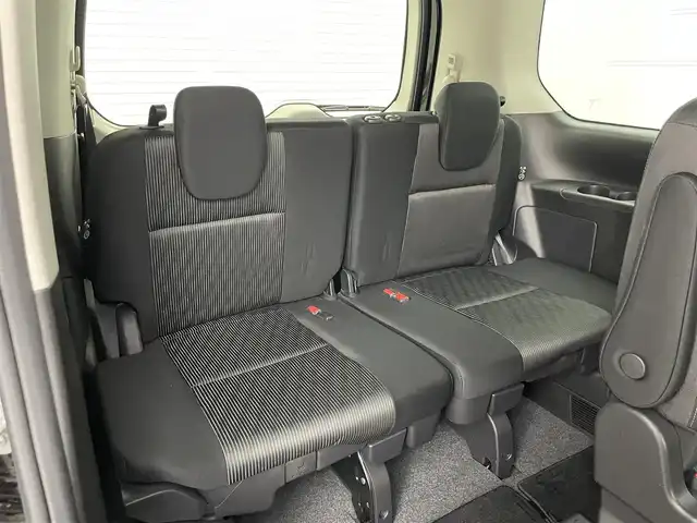 日産 セレナ e－パワー ハイウェイスター V 岡山県 2020(令2)年 6.8万km ダイヤモンドブラック 純正10インチナビ/・FM/AM/Bluetooth/フルセグ/CD/DVD/セーフティパックA/・インテリジェントアラウンドビューモニター/・インテリジェントパーキアシスト/・踏み間違い防止/プロパイロット/コーナーセンサー/エマージェンシーブレーキ/車線逸脱警報/BSM/前後ドライブレコーダー/ビルトインETC/社外レーダー/両側パワースライドドア/オートブレーキホールド/LEDヘッドライト/純正フロアマット/純正16インイアルミ/ドアバイザー