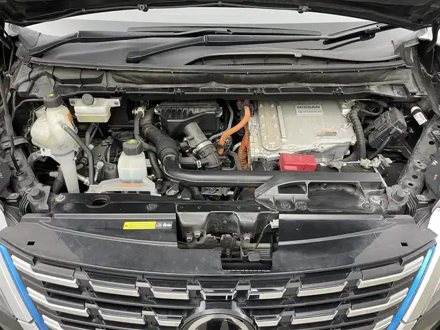 日産 セレナ e－パワー ハイウェイスター V 岡山県 2020(令2)年 6.8万km ダイヤモンドブラック 純正10インチナビ/・FM/AM/Bluetooth/フルセグ/CD/DVD/セーフティパックA/・インテリジェントアラウンドビューモニター/・インテリジェントパーキアシスト/・踏み間違い防止/プロパイロット/コーナーセンサー/エマージェンシーブレーキ/車線逸脱警報/BSM/前後ドライブレコーダー/ビルトインETC/社外レーダー/両側パワースライドドア/オートブレーキホールド/LEDヘッドライト/純正フロアマット/純正16インイアルミ/ドアバイザー