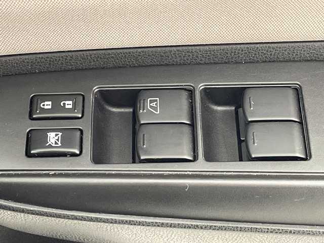 日産 ノート e－パワー X 岐阜県 2016(平28)年 4.5万km ブリリアントホワイトパール 純正SDナビ/　(AM/FM/CD/DVD/フルセグTV/Bluetooth)/アラウンドビューモニター/デジタルインナーミラー/インテリジェントエマージェンシーブレーキ/レーンキープアシスト/コーナーセンサー/ETC/スマートキー/純正フロアマット
