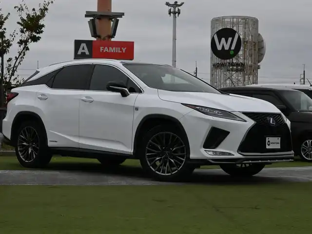 レクサス ＲＸ 450h Fスポーツ 千葉県 2019(令1)年 5.3万km ホワイトノーヴァガラスフレーク Lexus Safety System+/・プリクラッシュセーフティ/・レーントレーシングアシスト/・ブラインドスポットモニター/・レーダークルーズコントロール/ムーンルーフ/パワーバックドア/ブラックレザーシート/前席パワーシート/シートヒーター/純正SDナビ/地デジTV/【DVD/CD再生機能　Bluetooth接続】/パノラミックビューモニター/ヘッドアップディスプレイ/ドライブレコーダー/革巻きステアリング/ステアリングヒーター/ステアリングスイッチ/ETC（2.0）/3眼LEDヘッドライト/フォグライト/ウインカーミラー/クリアランスソナー/純正20インチアルミホイル/サイド/カーテンエアバッグ/スマートキー