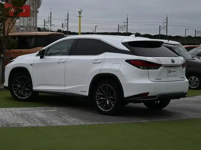 レクサス ＲＸ 450h Fスポーツ 千葉県 2019(令1)年 5.3万km ホワイトノーヴァガラスフレーク Lexus Safety System+/・プリクラッシュセーフティ/・レーントレーシングアシスト/・ブラインドスポットモニター/・レーダークルーズコントロール/ムーンルーフ/パワーバックドア/ブラックレザーシート/前席パワーシート/シートヒーター/純正SDナビ/地デジTV/【DVD/CD再生機能　Bluetooth接続】/パノラミックビューモニター/ヘッドアップディスプレイ/ドライブレコーダー/革巻きステアリング/ステアリングヒーター/ステアリングスイッチ/ETC（2.0）/3眼LEDヘッドライト/フォグライト/ウインカーミラー/クリアランスソナー/純正20インチアルミホイル/サイド/カーテンエアバッグ/スマートキー