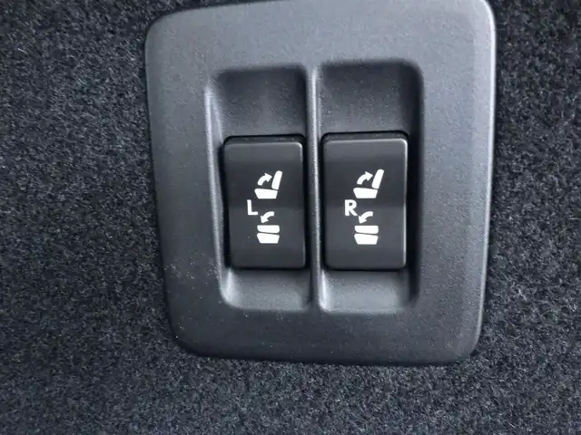 レクサス ＲＸ 450h Fスポーツ 千葉県 2019(令1)年 5.3万km ホワイトノーヴァガラスフレーク Lexus Safety System+/・プリクラッシュセーフティ/・レーントレーシングアシスト/・ブラインドスポットモニター/・レーダークルーズコントロール/ムーンルーフ/パワーバックドア/ブラックレザーシート/前席パワーシート/シートヒーター/純正SDナビ/地デジTV/【DVD/CD再生機能　Bluetooth接続】/パノラミックビューモニター/ヘッドアップディスプレイ/ドライブレコーダー/革巻きステアリング/ステアリングヒーター/ステアリングスイッチ/ETC（2.0）/3眼LEDヘッドライト/フォグライト/ウインカーミラー/クリアランスソナー/純正20インチアルミホイル/サイド/カーテンエアバッグ/スマートキー
