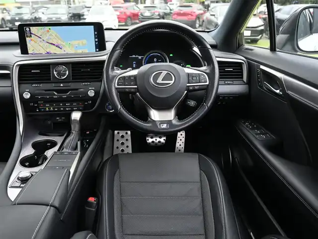 レクサス ＲＸ 450h Fスポーツ 千葉県 2019(令1)年 5.3万km ホワイトノーヴァガラスフレーク Lexus Safety System+/・プリクラッシュセーフティ/・レーントレーシングアシスト/・ブラインドスポットモニター/・レーダークルーズコントロール/ムーンルーフ/パワーバックドア/ブラックレザーシート/前席パワーシート/シートヒーター/純正SDナビ/地デジTV/【DVD/CD再生機能　Bluetooth接続】/パノラミックビューモニター/ヘッドアップディスプレイ/ドライブレコーダー/革巻きステアリング/ステアリングヒーター/ステアリングスイッチ/ETC（2.0）/3眼LEDヘッドライト/フォグライト/ウインカーミラー/クリアランスソナー/純正20インチアルミホイル/サイド/カーテンエアバッグ/スマートキー