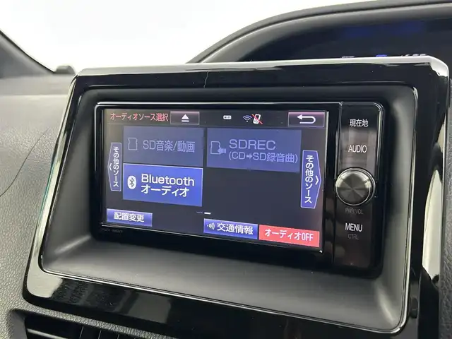 トヨタ ヴォクシー ハイブリッド ZS 煌Ⅱ 千葉県 2017(平29)年 2.9万km アイスチタニウムマイカメタリック 禁煙車/ワンオーナー/トヨタセーフティセンス/・先行車発進お知らせシステム/・レーンディパーチャーアラート/・クリアランスソナー/両側電動ドア/純正７インチメモリナビ/・型番：NSZT-W66T/・CD/DVD/Bluetooth/フルセグTV/・バックカメラ/・ビルトインETC２.０/革巻きステアリング/・ステアリングスイッチ/左右独立エアコン/社外フロアマット/純正１６インチAW/オートライト/・オートマチックハイビーム/・LEDヘッドライト/・LEDフォグランプ