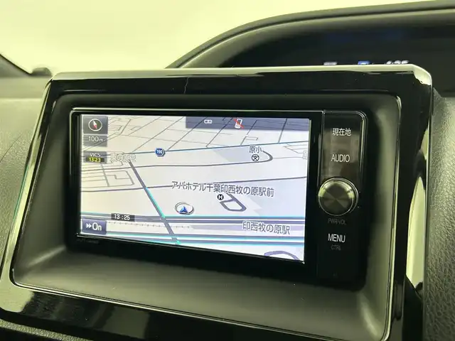 トヨタ ヴォクシー ハイブリッド ZS 煌Ⅱ 千葉県 2017(平29)年 2.9万km アイスチタニウムマイカメタリック 禁煙車/ワンオーナー/トヨタセーフティセンス/・先行車発進お知らせシステム/・レーンディパーチャーアラート/・クリアランスソナー/両側電動ドア/純正７インチメモリナビ/・型番：NSZT-W66T/・CD/DVD/Bluetooth/フルセグTV/・バックカメラ/・ビルトインETC２.０/革巻きステアリング/・ステアリングスイッチ/左右独立エアコン/社外フロアマット/純正１６インチAW/オートライト/・オートマチックハイビーム/・LEDヘッドライト/・LEDフォグランプ