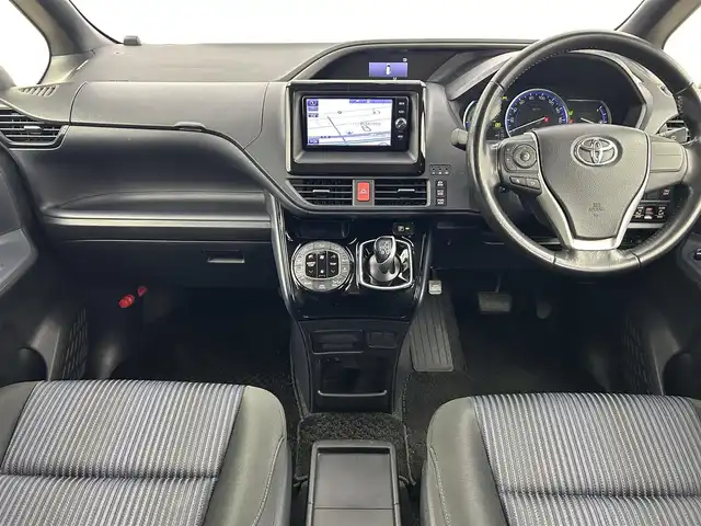 トヨタ ヴォクシー ハイブリッド ZS 煌Ⅱ 千葉県 2017(平29)年 2.9万km アイスチタニウムマイカメタリック 禁煙車/ワンオーナー/トヨタセーフティセンス/・先行車発進お知らせシステム/・レーンディパーチャーアラート/・クリアランスソナー/両側電動ドア/純正７インチメモリナビ/・型番：NSZT-W66T/・CD/DVD/Bluetooth/フルセグTV/・バックカメラ/・ビルトインETC２.０/革巻きステアリング/・ステアリングスイッチ/左右独立エアコン/社外フロアマット/純正１６インチAW/オートライト/・オートマチックハイビーム/・LEDヘッドライト/・LEDフォグランプ