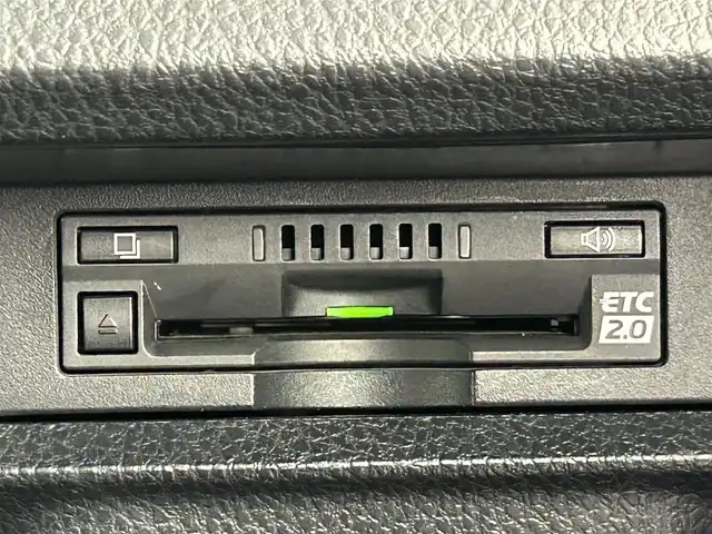 トヨタ ヴォクシー ハイブリッド ZS 煌Ⅱ 千葉県 2017(平29)年 2.9万km アイスチタニウムマイカメタリック 禁煙車/ワンオーナー/トヨタセーフティセンス/・先行車発進お知らせシステム/・レーンディパーチャーアラート/・クリアランスソナー/両側電動ドア/純正７インチメモリナビ/・型番：NSZT-W66T/・CD/DVD/Bluetooth/フルセグTV/・バックカメラ/・ビルトインETC２.０/革巻きステアリング/・ステアリングスイッチ/左右独立エアコン/社外フロアマット/純正１６インチAW/オートライト/・オートマチックハイビーム/・LEDヘッドライト/・LEDフォグランプ