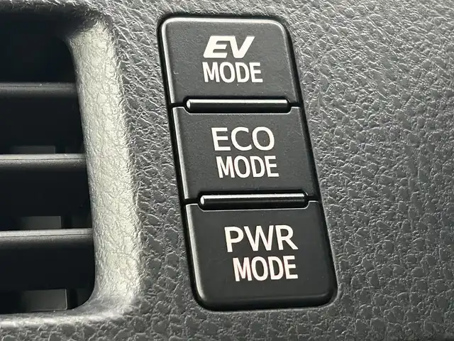 トヨタ ヴォクシー ハイブリッド ZS 煌Ⅱ 千葉県 2017(平29)年 2.9万km アイスチタニウムマイカメタリック 禁煙車/ワンオーナー/トヨタセーフティセンス/・先行車発進お知らせシステム/・レーンディパーチャーアラート/・クリアランスソナー/両側電動ドア/純正７インチメモリナビ/・型番：NSZT-W66T/・CD/DVD/Bluetooth/フルセグTV/・バックカメラ/・ビルトインETC２.０/革巻きステアリング/・ステアリングスイッチ/左右独立エアコン/社外フロアマット/純正１６インチAW/オートライト/・オートマチックハイビーム/・LEDヘッドライト/・LEDフォグランプ