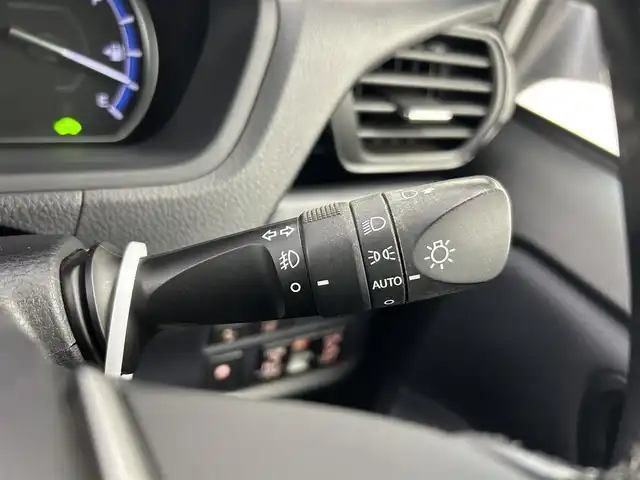 トヨタ ヴォクシー ハイブリッド ZS 煌Ⅱ 千葉県 2017(平29)年 2.9万km アイスチタニウムマイカメタリック 禁煙車/ワンオーナー/トヨタセーフティセンス/・先行車発進お知らせシステム/・レーンディパーチャーアラート/・クリアランスソナー/両側電動ドア/純正７インチメモリナビ/・型番：NSZT-W66T/・CD/DVD/Bluetooth/フルセグTV/・バックカメラ/・ビルトインETC２.０/革巻きステアリング/・ステアリングスイッチ/左右独立エアコン/社外フロアマット/純正１６インチAW/オートライト/・オートマチックハイビーム/・LEDヘッドライト/・LEDフォグランプ