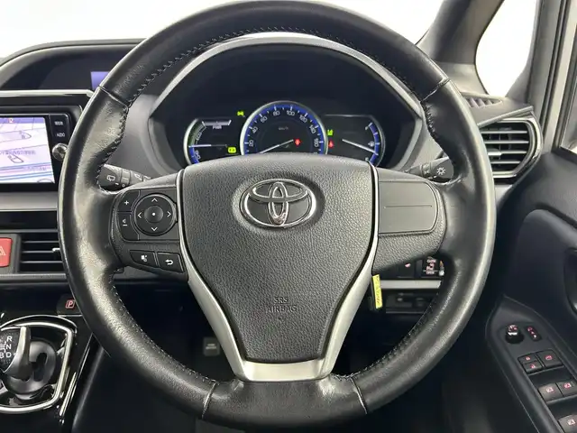 トヨタ ヴォクシー ハイブリッド ZS 煌Ⅱ 千葉県 2017(平29)年 2.9万km アイスチタニウムマイカメタリック 禁煙車/ワンオーナー/トヨタセーフティセンス/・先行車発進お知らせシステム/・レーンディパーチャーアラート/・クリアランスソナー/両側電動ドア/純正７インチメモリナビ/・型番：NSZT-W66T/・CD/DVD/Bluetooth/フルセグTV/・バックカメラ/・ビルトインETC２.０/革巻きステアリング/・ステアリングスイッチ/左右独立エアコン/社外フロアマット/純正１６インチAW/オートライト/・オートマチックハイビーム/・LEDヘッドライト/・LEDフォグランプ