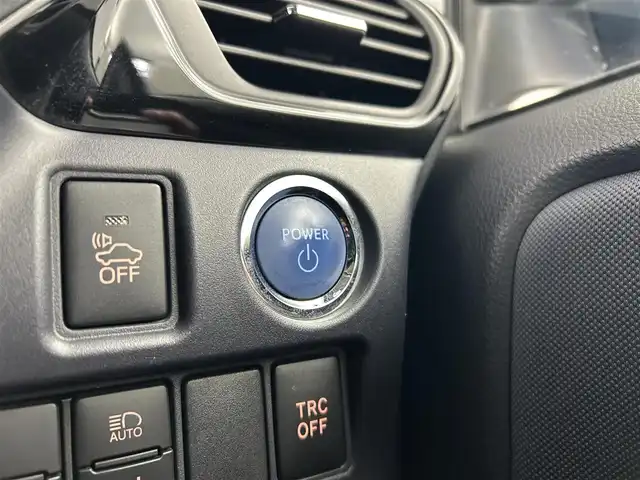 トヨタ ヴォクシー ハイブリッド ZS 煌Ⅱ 千葉県 2017(平29)年 2.9万km アイスチタニウムマイカメタリック 禁煙車/ワンオーナー/トヨタセーフティセンス/・先行車発進お知らせシステム/・レーンディパーチャーアラート/・クリアランスソナー/両側電動ドア/純正７インチメモリナビ/・型番：NSZT-W66T/・CD/DVD/Bluetooth/フルセグTV/・バックカメラ/・ビルトインETC２.０/革巻きステアリング/・ステアリングスイッチ/左右独立エアコン/社外フロアマット/純正１６インチAW/オートライト/・オートマチックハイビーム/・LEDヘッドライト/・LEDフォグランプ