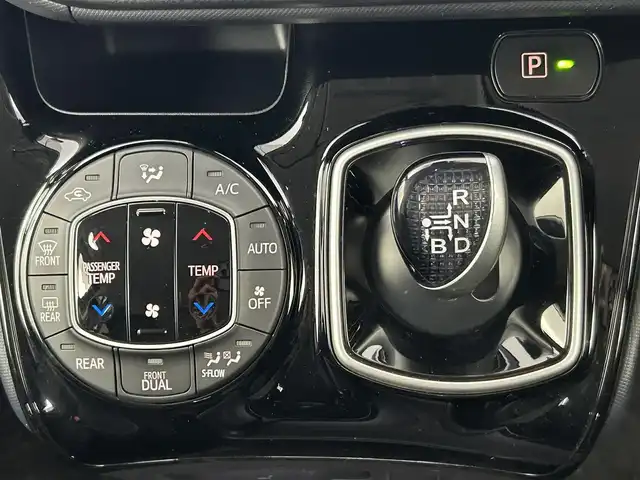 トヨタ ヴォクシー ハイブリッド ZS 煌Ⅱ 千葉県 2017(平29)年 2.9万km アイスチタニウムマイカメタリック 禁煙車/ワンオーナー/トヨタセーフティセンス/・先行車発進お知らせシステム/・レーンディパーチャーアラート/・クリアランスソナー/両側電動ドア/純正７インチメモリナビ/・型番：NSZT-W66T/・CD/DVD/Bluetooth/フルセグTV/・バックカメラ/・ビルトインETC２.０/革巻きステアリング/・ステアリングスイッチ/左右独立エアコン/社外フロアマット/純正１６インチAW/オートライト/・オートマチックハイビーム/・LEDヘッドライト/・LEDフォグランプ