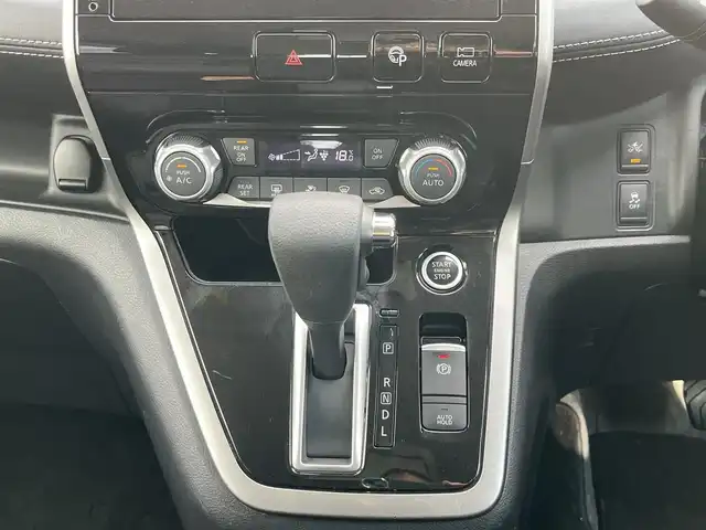 日産 セレナ ハイウェイスター G 奈良県 2016(平28)年 5.8万km ブリリアントホワイトパール 純正９インチナビ(MM516D-L)/（フルセグ／ＢＴ／ＣＤ／ＤＶＤ）/純正フリップダウンモニター/プロパイロット/アラウンドビューモニター/前後コーナーセンサー/衝突軽減システム/レーンキープアシスト/両側パワースライドドア/後席サンシェード/デジタルインナーミラー/LEDヘッドライト/前方ドライブレコーダー/ＥＴＣ/純正16インチＡＷ