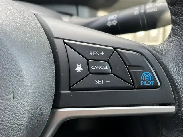 日産 セレナ ハイウェイスター G 奈良県 2016(平28)年 5.8万km ブリリアントホワイトパール 純正９インチナビ(MM516D-L)/（フルセグ／ＢＴ／ＣＤ／ＤＶＤ）/純正フリップダウンモニター/プロパイロット/アラウンドビューモニター/前後コーナーセンサー/衝突軽減システム/レーンキープアシスト/両側パワースライドドア/後席サンシェード/デジタルインナーミラー/LEDヘッドライト/前方ドライブレコーダー/ＥＴＣ/純正16インチＡＷ