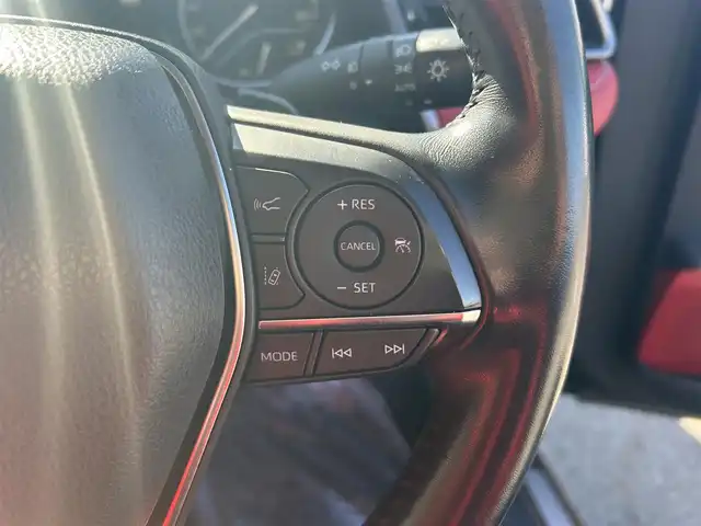 トヨタ カムリ WS ブラックエディション 愛媛県 2020(令2)年 6.8万km プレシャスブラックパール 純正8型ディスプレイオーディオ(フルセグTV/Bluetooth)/バックカメラ/赤レザーシート/前席シートヒーター/パワーシート/トヨタセーフティセンス/衝突被害軽減装置/車線逸脱防止装置/レーダークルーズコントロール/ブラインドスポットモニター/クリアランスソナー/100V/1500Wコンセント/USB入力端子/パドルシフト/ステアリングリモコン/電格ミラー/ヒートミラー/電動パーキングブレーキ/AutoHold機能/シガーソケット/現状サマー(純正AW)(235/45/R18)/DUNLOP LE MANS V＋/禁煙車