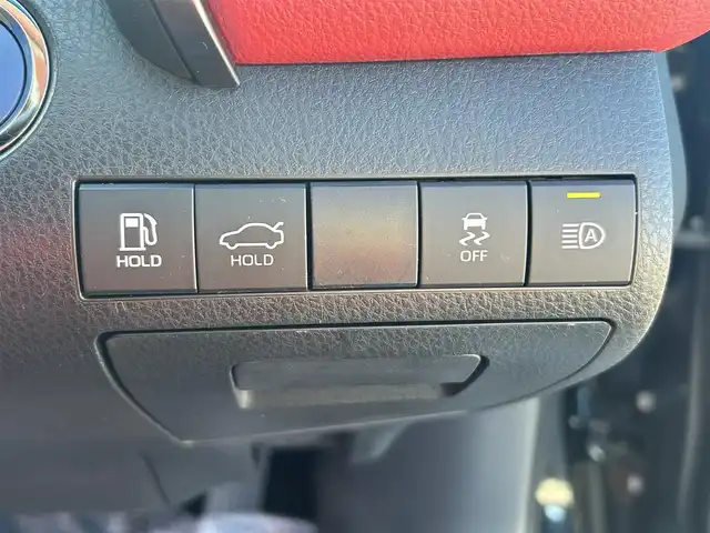 トヨタ カムリ WS ブラックエディション 愛媛県 2020(令2)年 6.8万km プレシャスブラックパール 純正8型ディスプレイオーディオ(フルセグTV/Bluetooth)/バックカメラ/赤レザーシート/前席シートヒーター/パワーシート/トヨタセーフティセンス/衝突被害軽減装置/車線逸脱防止装置/レーダークルーズコントロール/ブラインドスポットモニター/クリアランスソナー/100V/1500Wコンセント/USB入力端子/パドルシフト/ステアリングリモコン/電格ミラー/ヒートミラー/電動パーキングブレーキ/AutoHold機能/シガーソケット/現状サマー(純正AW)(235/45/R18)/DUNLOP LE MANS V＋/禁煙車