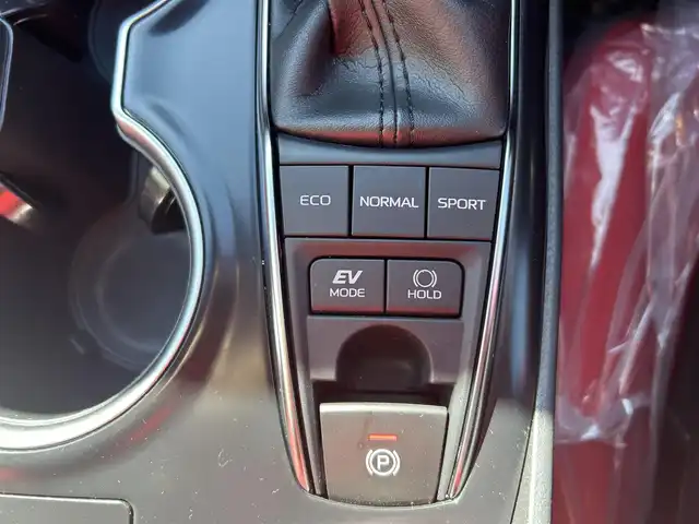 トヨタ カムリ WS ブラックエディション 愛媛県 2020(令2)年 6.8万km プレシャスブラックパール 純正8型ディスプレイオーディオ(フルセグTV/Bluetooth)/バックカメラ/赤レザーシート/前席シートヒーター/パワーシート/トヨタセーフティセンス/衝突被害軽減装置/車線逸脱防止装置/レーダークルーズコントロール/ブラインドスポットモニター/クリアランスソナー/100V/1500Wコンセント/USB入力端子/パドルシフト/ステアリングリモコン/電格ミラー/ヒートミラー/電動パーキングブレーキ/AutoHold機能/シガーソケット/現状サマー(純正AW)(235/45/R18)/DUNLOP LE MANS V＋/禁煙車