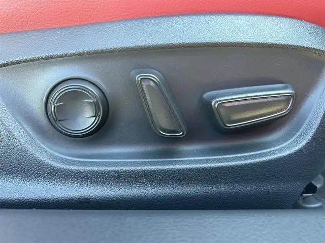 トヨタ カムリ WS ブラックエディション 愛媛県 2020(令2)年 6.8万km プレシャスブラックパール 純正8型ディスプレイオーディオ(フルセグTV/Bluetooth)/バックカメラ/赤レザーシート/前席シートヒーター/パワーシート/トヨタセーフティセンス/衝突被害軽減装置/車線逸脱防止装置/レーダークルーズコントロール/ブラインドスポットモニター/クリアランスソナー/100V/1500Wコンセント/USB入力端子/パドルシフト/ステアリングリモコン/電格ミラー/ヒートミラー/電動パーキングブレーキ/AutoHold機能/シガーソケット/現状サマー(純正AW)(235/45/R18)/DUNLOP LE MANS V＋/禁煙車