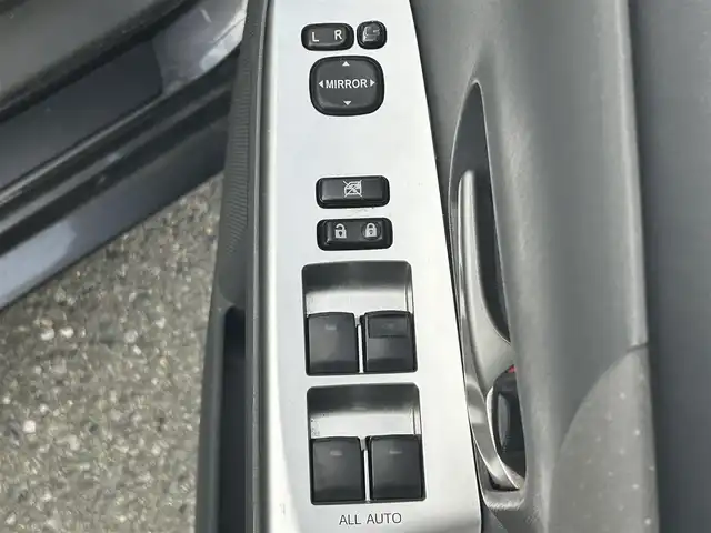 トヨタ プリウス α S 福岡県 2012(平24)年 8.7万km グレーメタリック 純正ディーラーナビ（TV/DVD/AM/FM)/バックカメラ/ビルトインETC/ドライブレコーダー/プッシュスタートボタン/ドアバイザー/走行モード（EV・ECO・PWR）/オートエアコン/オートライト/フォグランプ/ウィンカーミラー/純正フロアマット/スマートキー/横滑り防止装置/盗難防止装置/取扱説明書/保証書/スペアキー×１本