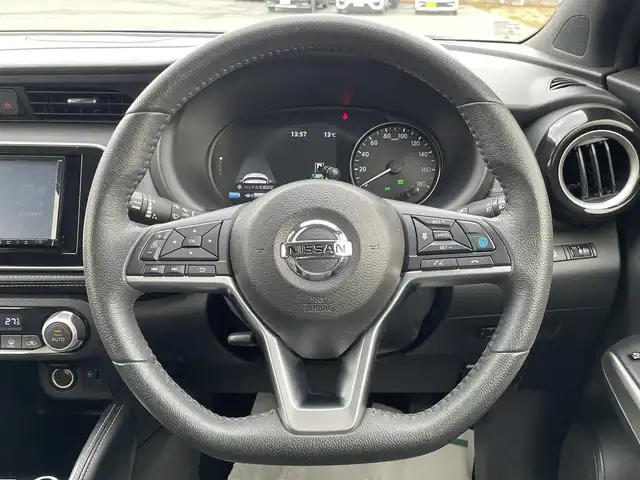 日産 キックス X 兵庫県 2020(令2)年 5.1万km ピュアブラック プロパイロット/デジタルインナーミラー/社外メモリナビ/アラウンドビューモニター/Bluetooth接続/USB入力端子/純正アルミホイール/ETC/ルーフレール/オートライト/オートマチックハイビーム/LEDヘッドライト/ヘッドライトレベライザ/ルーフレール/スイッチスタート/エマージェンシーブレーキ