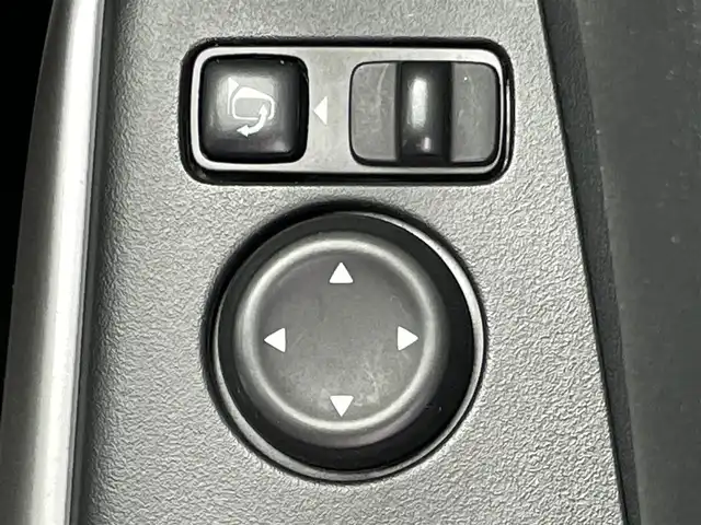 日産 キックス X 兵庫県 2020(令2)年 5.1万km ピュアブラック プロパイロット/デジタルインナーミラー/社外メモリナビ/アラウンドビューモニター/Bluetooth接続/USB入力端子/純正アルミホイール/ETC/ルーフレール/オートライト/オートマチックハイビーム/LEDヘッドライト/ヘッドライトレベライザ/ルーフレール/スイッチスタート/エマージェンシーブレーキ