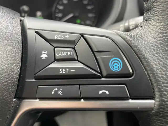 日産 キックス X 兵庫県 2020(令2)年 5.1万km ピュアブラック プロパイロット/デジタルインナーミラー/社外メモリナビ/アラウンドビューモニター/Bluetooth接続/USB入力端子/純正アルミホイール/ETC/ルーフレール/オートライト/オートマチックハイビーム/LEDヘッドライト/ヘッドライトレベライザ/ルーフレール/スイッチスタート/エマージェンシーブレーキ