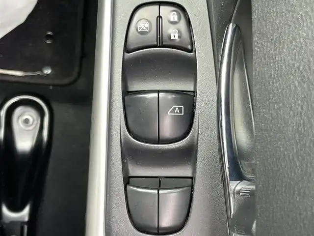 日産 キックス X 兵庫県 2020(令2)年 5.1万km ピュアブラック プロパイロット/デジタルインナーミラー/社外メモリナビ/アラウンドビューモニター/Bluetooth接続/USB入力端子/純正アルミホイール/ETC/ルーフレール/オートライト/オートマチックハイビーム/LEDヘッドライト/ヘッドライトレベライザ/ルーフレール/スイッチスタート/エマージェンシーブレーキ