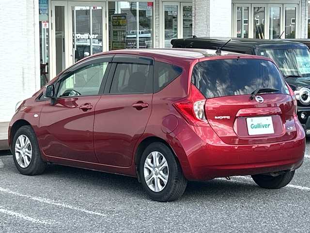 日産 ノート X 鹿児島県 2014(平26)年 5.9万km ラディアントレッド ナビＭＭ１１３Ｄ－Ｗ　ＥＴＣ　アイドリングストップ フルセグＴＶ　プッシュスタート／スマートキー　スペアキー　純正フロアマット　　シフトロック　取扱説明書　保証書　記録簿　電動格納ミラー　ドアバイザー