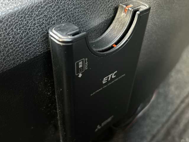 日産 ノート X 鹿児島県 2014(平26)年 5.9万km ラディアントレッド ナビＭＭ１１３Ｄ－Ｗ　ＥＴＣ　アイドリングストップ フルセグＴＶ　プッシュスタート／スマートキー　スペアキー　純正フロアマット　　シフトロック　取扱説明書　保証書　記録簿　電動格納ミラー　ドアバイザー