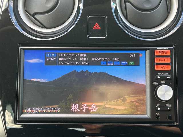 日産 ノート X 鹿児島県 2014(平26)年 5.9万km ラディアントレッド ナビＭＭ１１３Ｄ－Ｗ　ＥＴＣ　アイドリングストップ フルセグＴＶ　プッシュスタート／スマートキー　スペアキー　純正フロアマット　　シフトロック　取扱説明書　保証書　記録簿　電動格納ミラー　ドアバイザー