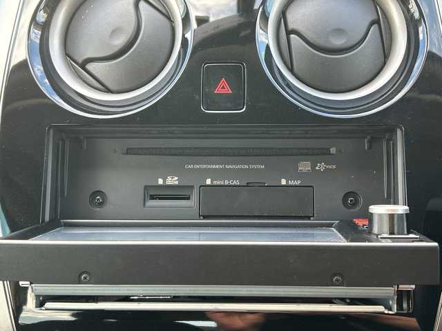 日産 ノート X 鹿児島県 2014(平26)年 5.9万km ラディアントレッド ナビＭＭ１１３Ｄ－Ｗ　ＥＴＣ　アイドリングストップ フルセグＴＶ　プッシュスタート／スマートキー　スペアキー　純正フロアマット　　シフトロック　取扱説明書　保証書　記録簿　電動格納ミラー　ドアバイザー