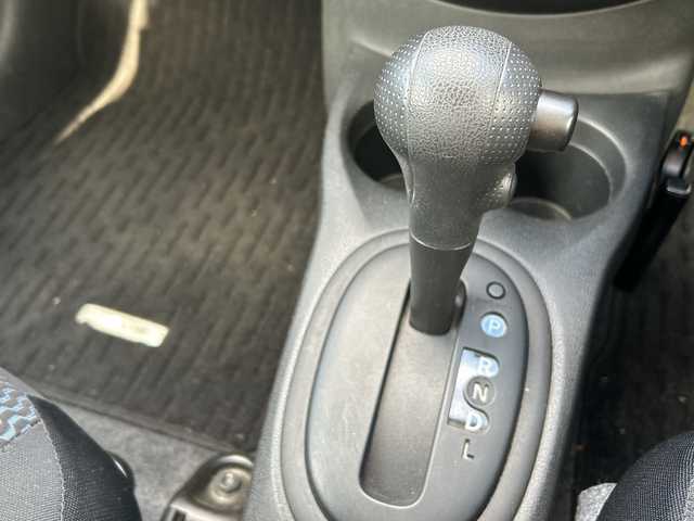 日産 ノート X 鹿児島県 2014(平26)年 5.9万km ラディアントレッド ナビＭＭ１１３Ｄ－Ｗ　ＥＴＣ　アイドリングストップ フルセグＴＶ　プッシュスタート／スマートキー　スペアキー　純正フロアマット　　シフトロック　取扱説明書　保証書　記録簿　電動格納ミラー　ドアバイザー