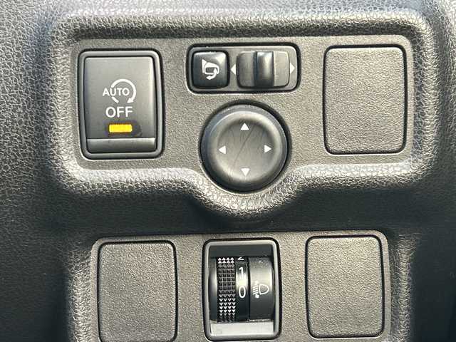 日産 ノート X 鹿児島県 2014(平26)年 5.9万km ラディアントレッド ナビＭＭ１１３Ｄ－Ｗ　ＥＴＣ　アイドリングストップ フルセグＴＶ　プッシュスタート／スマートキー　スペアキー　純正フロアマット　　シフトロック　取扱説明書　保証書　記録簿　電動格納ミラー　ドアバイザー