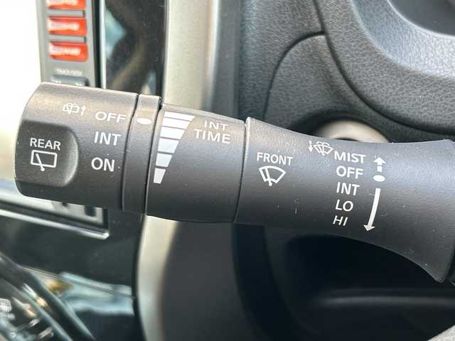 日産 ノート X 鹿児島県 2014(平26)年 5.9万km ラディアントレッド ナビＭＭ１１３Ｄ－Ｗ　ＥＴＣ　アイドリングストップ フルセグＴＶ　プッシュスタート／スマートキー　スペアキー　純正フロアマット　　シフトロック　取扱説明書　保証書　記録簿　電動格納ミラー　ドアバイザー