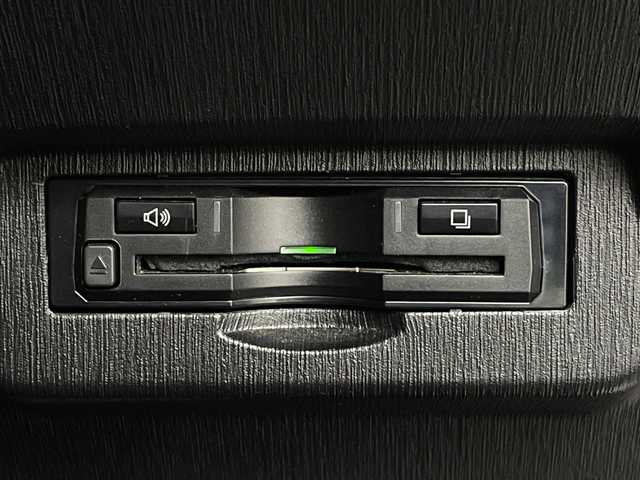 トヨタ プリウス α S ツーリングセレクション G’s 茨城県 2016(平28)年 8.4万km ホワイトパールクリスタルシャイン ９型ナビ　フルセグＴＶ　バックモニター　衝突軽減ブレーキ　ＬＥＤライト　スマートキー　ドライブレコーダー　ビルトインＥＴＣ　純正アルミホイール　横滑り防止装置　ハーフレザーシート　プッシュスタート