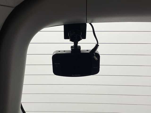 トヨタ プリウス α S ツーリングセレクション G’s 茨城県 2016(平28)年 8.4万km ホワイトパールクリスタルシャイン ９型ナビ　フルセグＴＶ　バックモニター　衝突軽減ブレーキ　ＬＥＤライト　スマートキー　ドライブレコーダー　ビルトインＥＴＣ　純正アルミホイール　横滑り防止装置　ハーフレザーシート　プッシュスタート