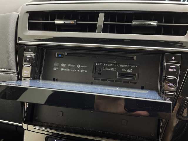 トヨタ プリウス α S ツーリングセレクション G’s 茨城県 2016(平28)年 8.4万km ホワイトパールクリスタルシャイン ９型ナビ　フルセグＴＶ　バックモニター　衝突軽減ブレーキ　ＬＥＤライト　スマートキー　ドライブレコーダー　ビルトインＥＴＣ　純正アルミホイール　横滑り防止装置　ハーフレザーシート　プッシュスタート