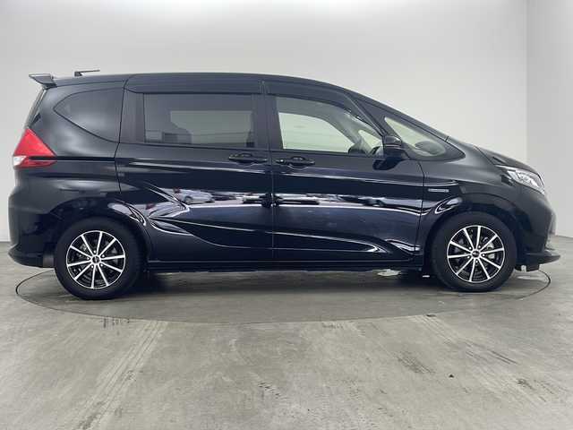 ホンダ フリード ハイブリット G ホンダセンシング 兵庫県 2020(令2)年 5.4万km クリスタルブラックパール ●Honda SENSING/・衝突軽減ブレーキ/・車線逸脱警報/・誤発進抑制機能/・先行車発進お知らせ/・アダプティブブクルーズコントロール/・純正ナビ＆フルセグ＆BT＆DVD/・バックカメラ/・両側パワースライドドア/・LEDヘッドライト＋LEDアクティブコーナリングライト/・運転席用i-SRSエアバッグシステム＆助手席用i-SRSエアバッグシステム/・オートリトラミラー/・社外15インチアルミホイール/・ビルトインETC/・スマートキー/・プッシュスタート/・純正フロアマット/・横滑り防止装置