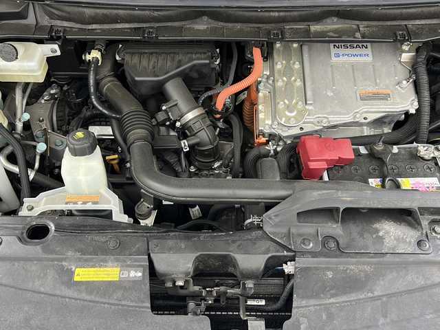 日産 セレナ e－パワー ハイウェイスター V 宮城県 2018(平30)年 7.7万km インペリアルアンバーP ワンオーナー/フリップダウンモニター/インテリジェントパーキングアシスト/アラウンドビューモニター/プロパイロット/エマージェシーブレーキ/車線逸脱警報システム/デジタルインナーミラー/両側パワースライドドア/合皮シート/前席シートヒーター/ステアリングヒーター/ステアリングスイッチ/ETC2.0/ドライブレコーダー（F）/LEDヘッドライト/LEDフォグランプ/電動パーキングブレーキ/プッシュスタート/スマートキー/純正15inAW/純正フロアマット/冬タイヤ積込（社外AW付）/ロールサンシェード/シートバックテーブル