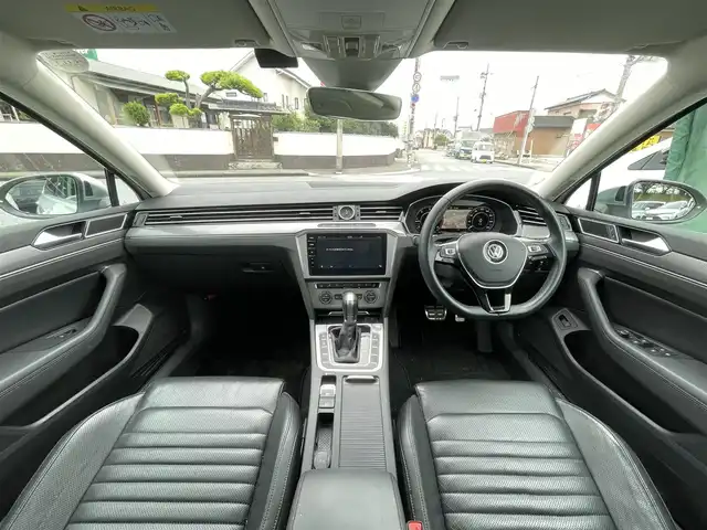 フォルクスワーゲン パサート オールトラック TDI 4モーション アドバンス 千葉県 2020(令2)年 4.2万km オリックスホワイトパールエフェクト ワンオーナー/パノラマスライディングルーフ【OP】/プリクラッシュブレーキシステム/レーンキープアシストシステム/アラウンドビューカメラ/駐車支援システム/アダプティブクルーズコントロール/純正9インチメーカーナビ/・フルセグTV/BT/DVD/AppleCarPlay/AndroidAuto/革シート/シートヒーター/8WAYパワーシート(運転席+助手席)/イージーオープン機能付パワーバックドア/LEDヘッドランプ/純正18インチアルミホイール/スマートエントリー/スタートシステム/取扱説明書/保証書
