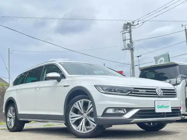 フォルクスワーゲン パサート オールトラック TDI 4モーション アドバンス 千葉県 2020(令2)年 4.2万km オリックスホワイトパールエフェクト ワンオーナー/パノラマスライディングルーフ【OP】/プリクラッシュブレーキシステム/レーンキープアシストシステム/アラウンドビューカメラ/駐車支援システム/アダプティブクルーズコントロール/純正9インチメーカーナビ/・フルセグTV/BT/DVD/AppleCarPlay/AndroidAuto/革シート/シートヒーター/8WAYパワーシート(運転席+助手席)/イージーオープン機能付パワーバックドア/LEDヘッドランプ/純正18インチアルミホイール/スマートエントリー/スタートシステム/取扱説明書/保証書