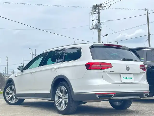 フォルクスワーゲン パサート オールトラック TDI 4モーション アドバンス 千葉県 2020(令2)年 4.2万km オリックスホワイトパールエフェクト ワンオーナー/パノラマスライディングルーフ【OP】/プリクラッシュブレーキシステム/レーンキープアシストシステム/アラウンドビューカメラ/駐車支援システム/アダプティブクルーズコントロール/純正9インチメーカーナビ/・フルセグTV/BT/DVD/AppleCarPlay/AndroidAuto/革シート/シートヒーター/8WAYパワーシート(運転席+助手席)/イージーオープン機能付パワーバックドア/LEDヘッドランプ/純正18インチアルミホイール/スマートエントリー/スタートシステム/取扱説明書/保証書