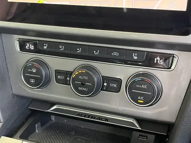 フォルクスワーゲン パサート オールトラック TDI 4モーション アドバンス 山形県 2020(令2)年 4.2万km オリックスホワイトパールエフェクト ワンオーナー/パノラマスライディングルーフ【OP】/プリクラッシュブレーキシステム/レーンキープアシストシステム/アラウンドビューカメラ/駐車支援システム/アダプティブクルーズコントロール/純正9インチメーカーナビ/・フルセグTV/BT/DVD/AppleCarPlay/AndroidAuto/革シート/シートヒーター/8WAYパワーシート(運転席+助手席)/イージーオープン機能付パワーバックドア/LEDヘッドランプ/純正18インチアルミホイール/スマートエントリー/スタートシステム/取扱説明書/保証書