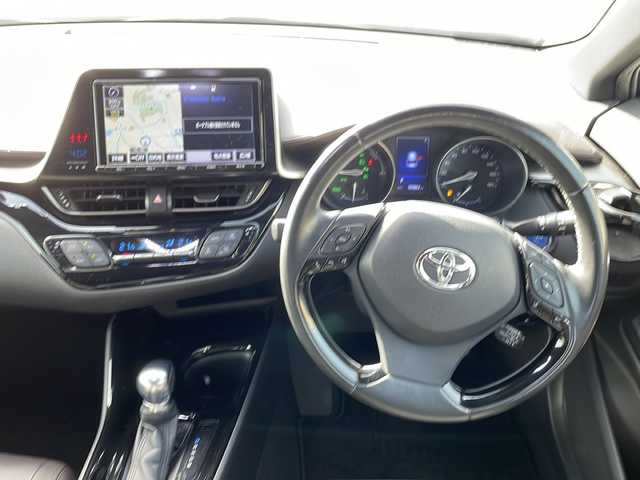 トヨタ Ｃ－ＨＲ G 山口県 2017(平29)年 11万km ホワイトパールクリスタルシャイン 純正メモリナビ/Bluetooth/フルセグTV/バックカメラ/トヨタセーフティセンス/横滑り防止装置/レーンキープアシスト/レーダークルーズコントロール/LEDヘッドライト/オートライト/オートマチックハイビーム/電子制御パーキングブレーキ/ブラインドスポットモニター/ハーフレザーシート/前席シートヒーター/スマートキー＆プッシュスタート/ステアリングスイッチ/社外前方ドライブレコーダー/純正18インチアルミホイール/保証書・取説