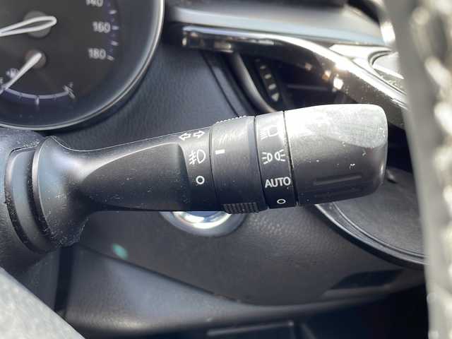 トヨタ Ｃ－ＨＲ G 山口県 2017(平29)年 11万km ホワイトパールクリスタルシャイン 純正メモリナビ/Bluetooth/フルセグTV/バックカメラ/トヨタセーフティセンス/横滑り防止装置/レーンキープアシスト/レーダークルーズコントロール/LEDヘッドライト/オートライト/オートマチックハイビーム/電子制御パーキングブレーキ/ブラインドスポットモニター/ハーフレザーシート/前席シートヒーター/スマートキー＆プッシュスタート/ステアリングスイッチ/社外前方ドライブレコーダー/純正18インチアルミホイール/保証書・取説