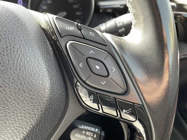トヨタ Ｃ－ＨＲ G 山口県 2017(平29)年 11万km ホワイトパールクリスタルシャイン 純正メモリナビ/Bluetooth/フルセグTV/バックカメラ/トヨタセーフティセンス/横滑り防止装置/レーンキープアシスト/レーダークルーズコントロール/LEDヘッドライト/オートライト/オートマチックハイビーム/電子制御パーキングブレーキ/ブラインドスポットモニター/ハーフレザーシート/前席シートヒーター/スマートキー＆プッシュスタート/ステアリングスイッチ/社外前方ドライブレコーダー/純正18インチアルミホイール/保証書・取説