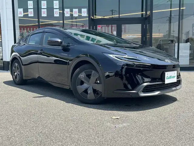 トヨタ プリウス U 兵庫県 2023(令5)年 1.3万km アティチュードブラックマイカ 純正ナビ/・フルセグ/・BT/ビルトインETC/クルーズコントロール追従/衝突軽減/Wエアバック/ハンドルヒーター/シートヒーター（D＋N）/ウインカーミラー/純正LEDライト/前後コーナーセンサー/社外アルミホイール